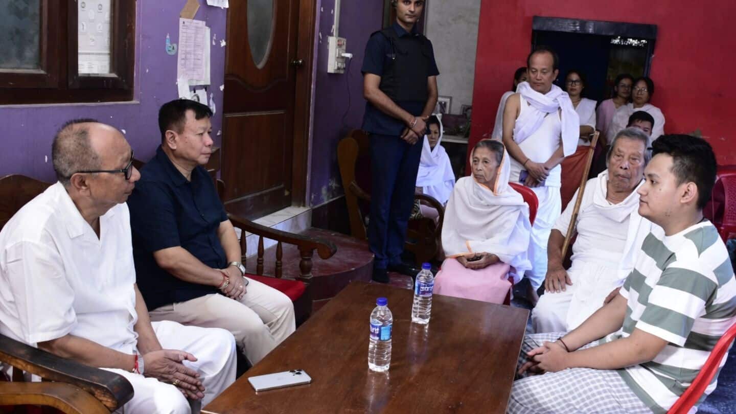 Manipur CM visits slain music teacher Chongtham Vikram's home