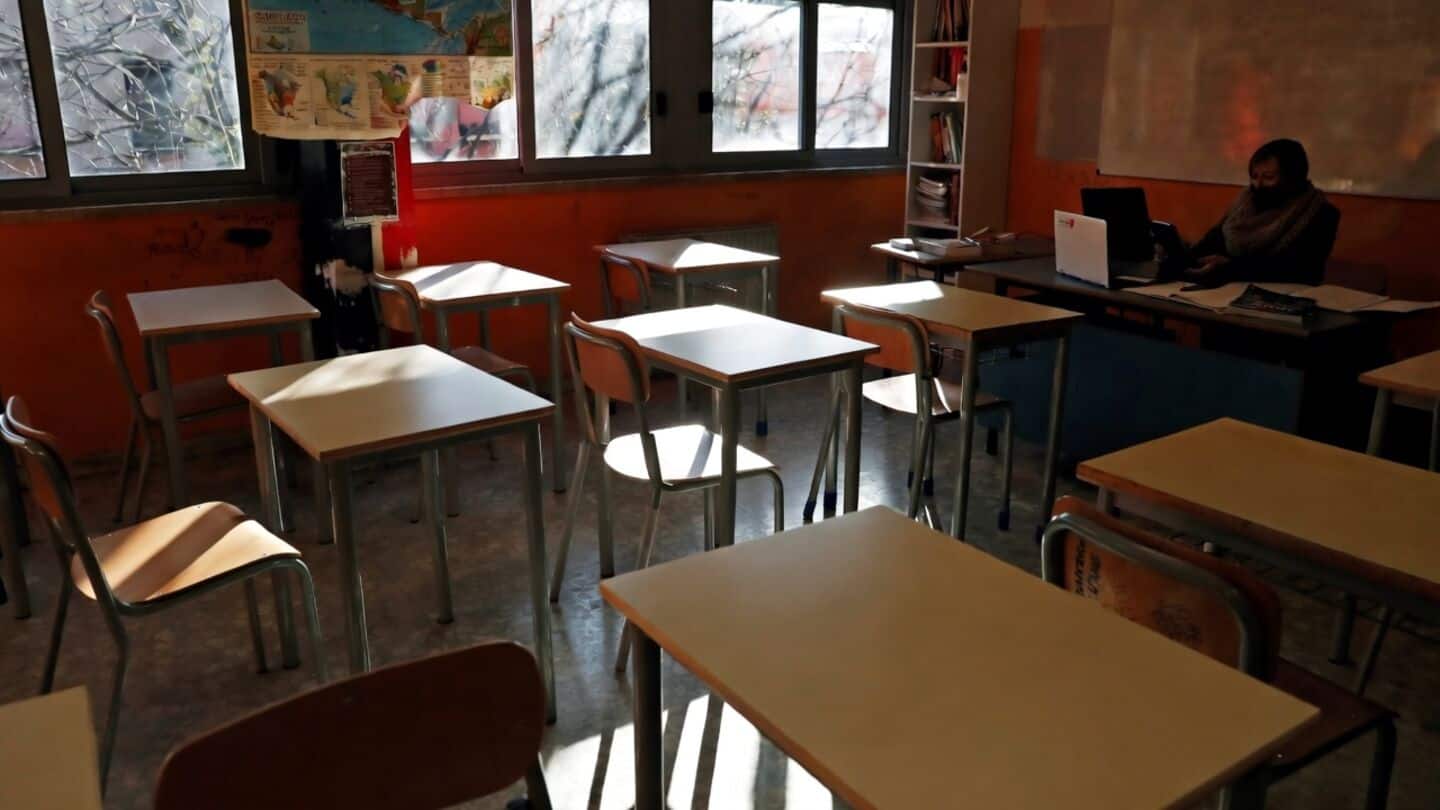 Maharashtra orders 3 month pause on under 20 school closures
