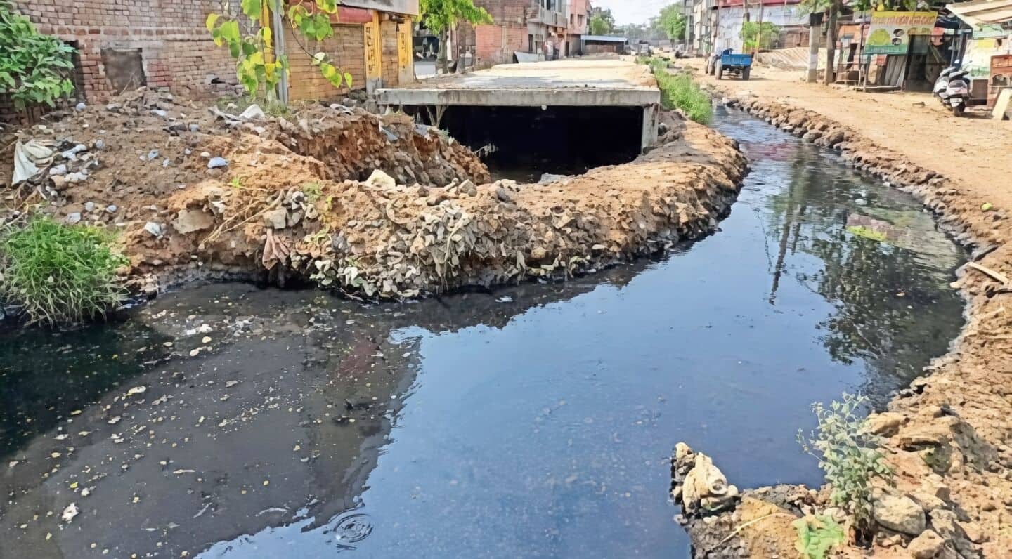 Kozhikode Kerala migrant worker pulled from drain blames magician