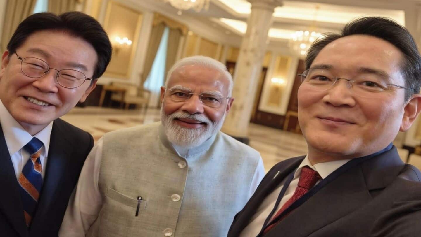 Narendra Modi, Lee Jae-yong and Lee Jae Myung share selfie
