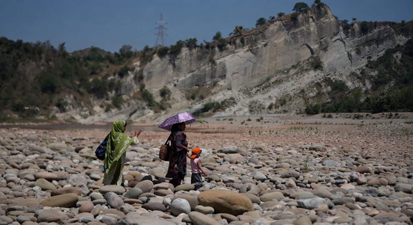 Jammu and Kashmir faces water shortage and many power outages