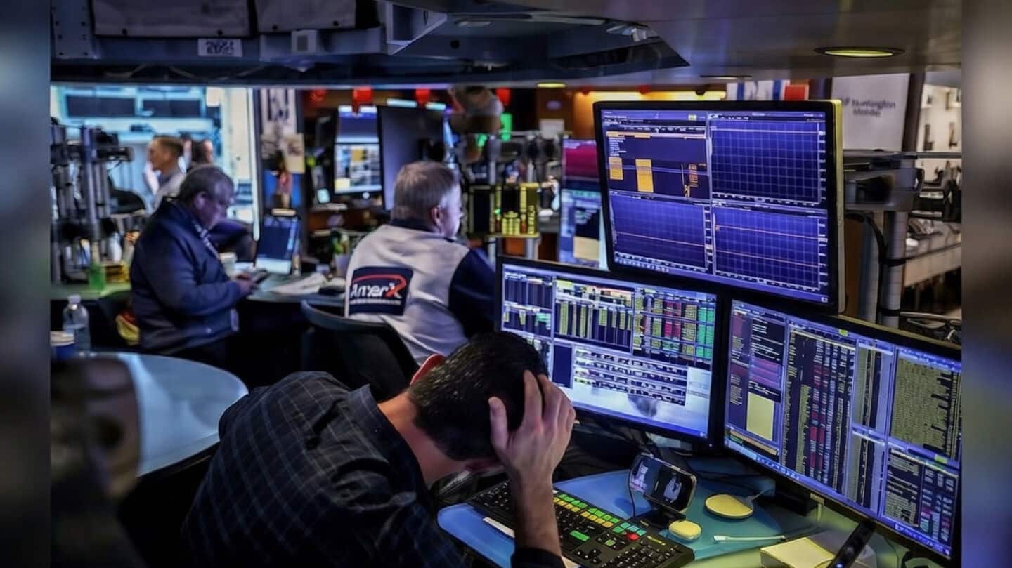 US stock market: Dow drops 325 points, oil prices spike