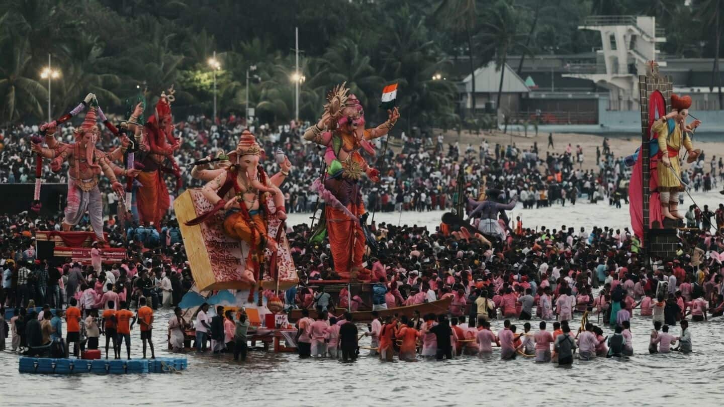 Two groups clash during Ganesh immersion in Thane, disrupting traffic