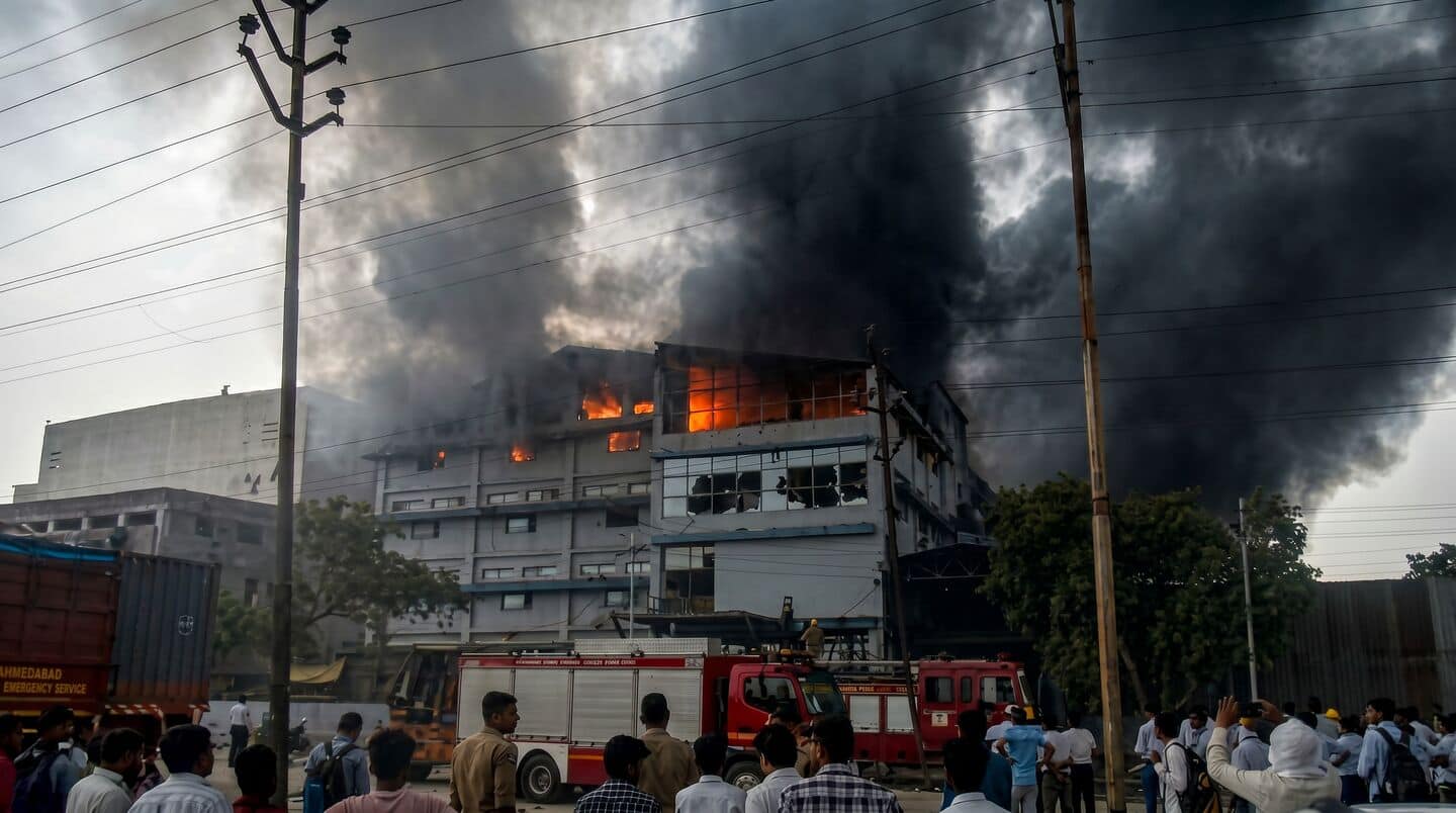 Huge fire at Ghaziabad Bulandshahr Road electronics factory, everyone safe
