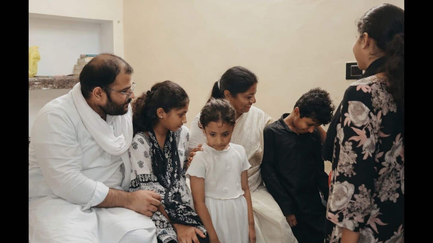 Samajwadi Party MLA Pallavi Patel consoles Ahmed family in Hatwa
