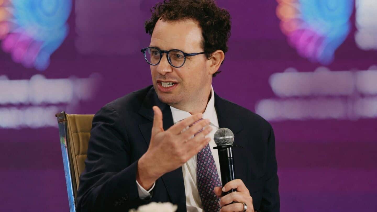 Anthropic CEO Dario Amodei delegates operations, keeps 1 direct report