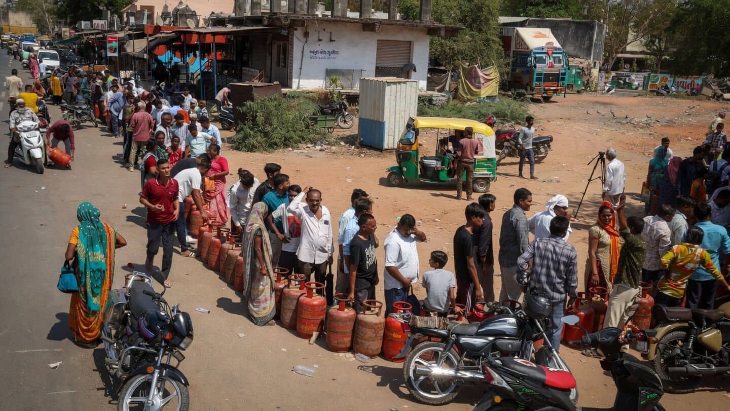 Government cuts PMUY subsidized LPG refills from 9 to 4