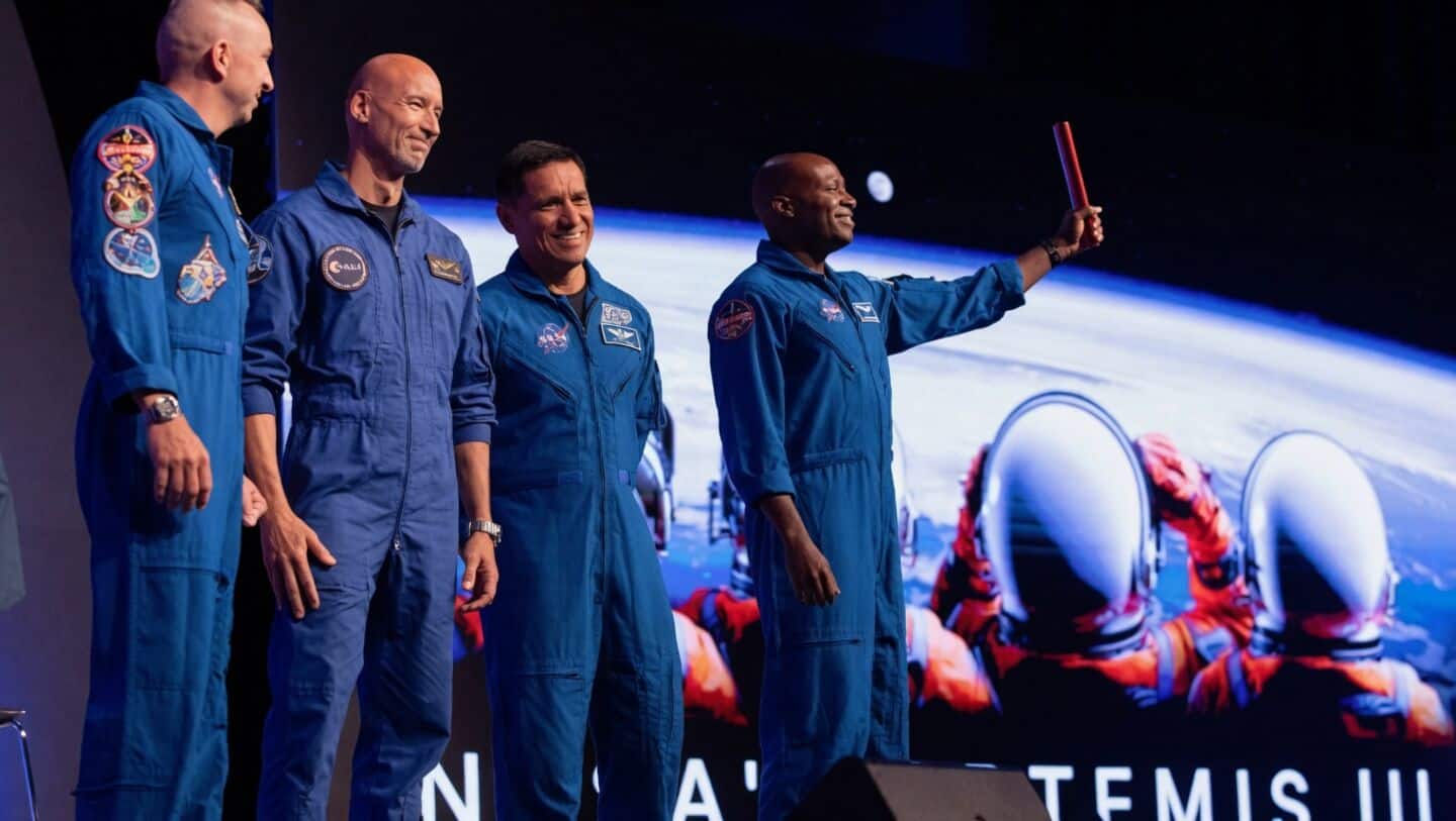 NASA names 4 astronauts for 2027 Artemis III moon test