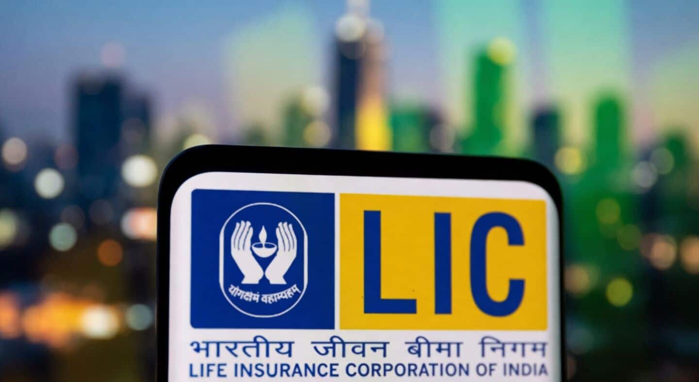 Government 6.5% stake in LIC draws ₹36,400cr bids day 1