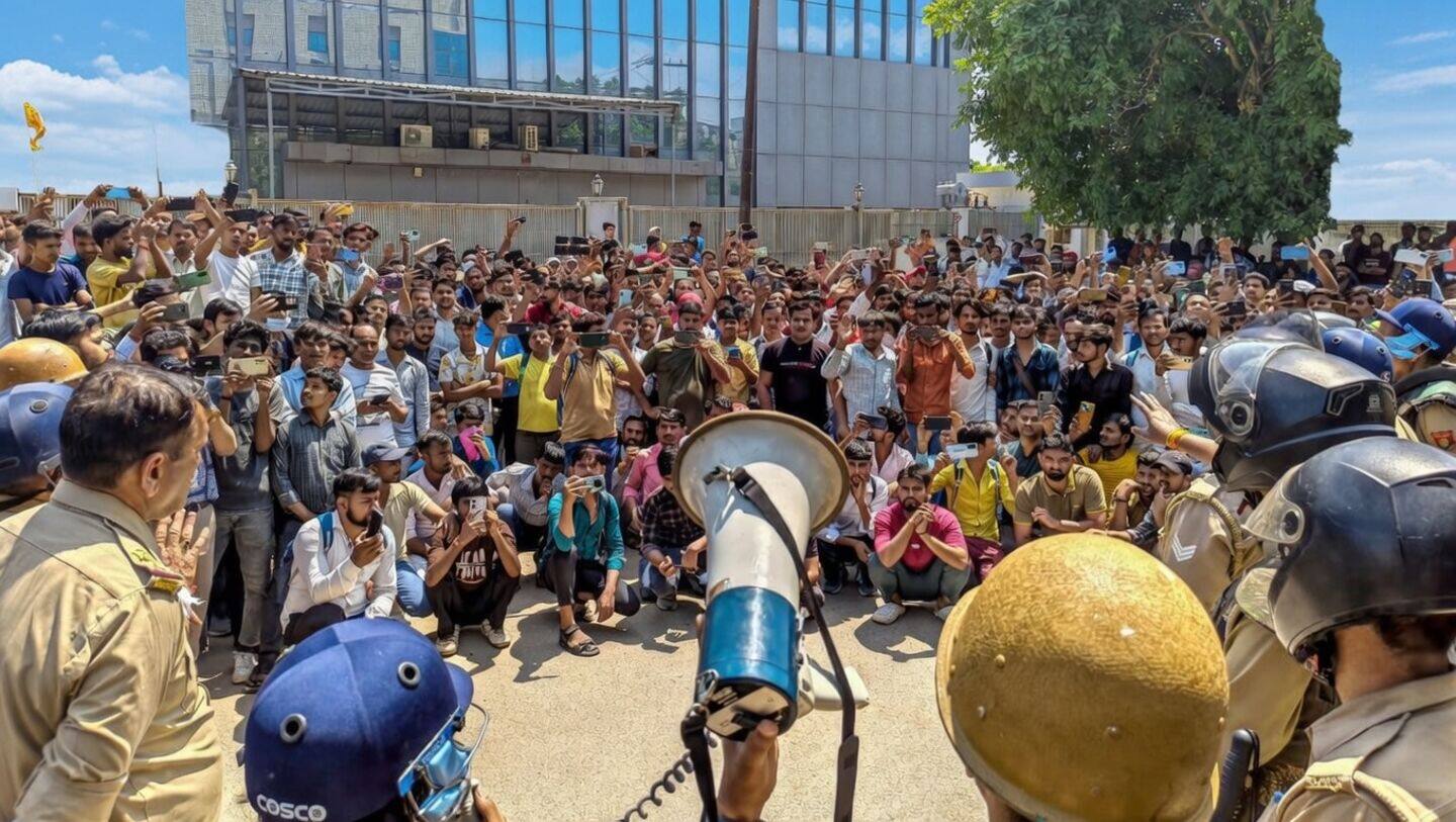Noida Phase Two workers protest ₹6,000 wage gap, violence erupts