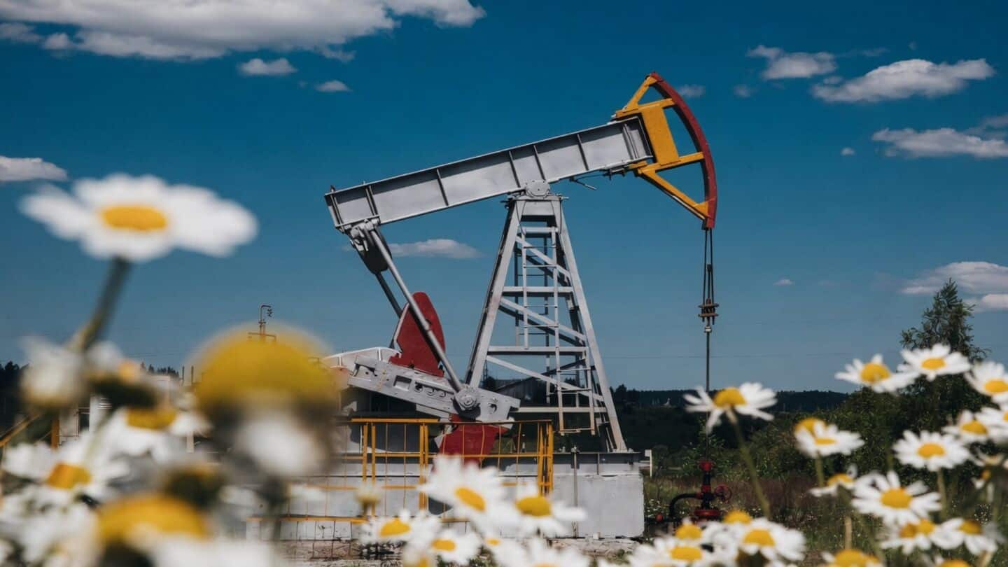 Brent crude reaches $92.09 as Gulf tensions drive oil higher