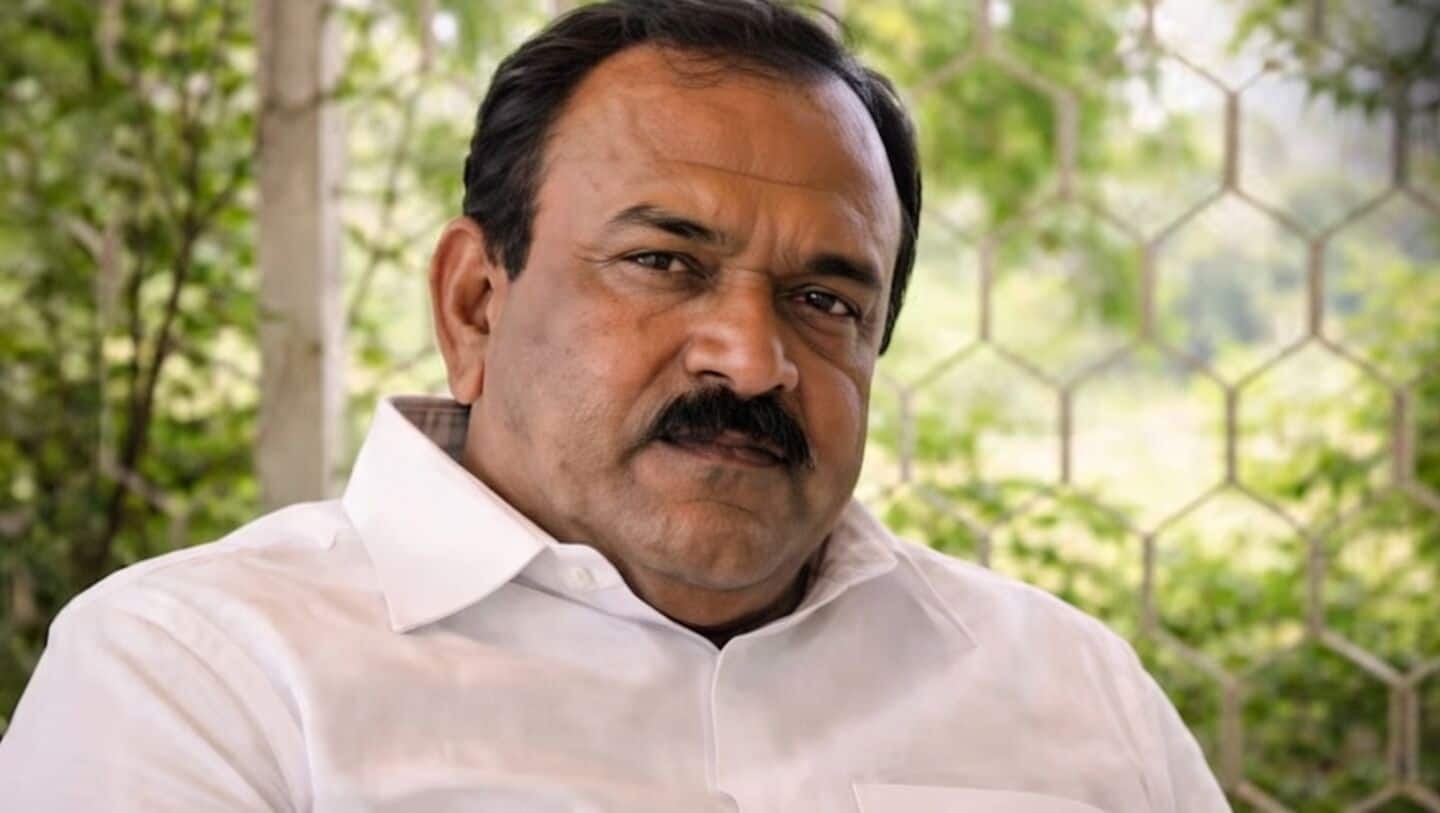 Jitendra Shelke dies in highway crash, wife and son hospitalized