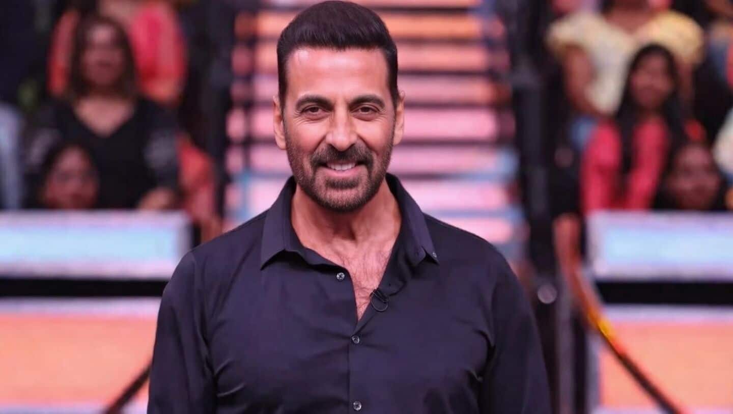 Kumar admits 3 school failures on 'Wheel of Fortune'