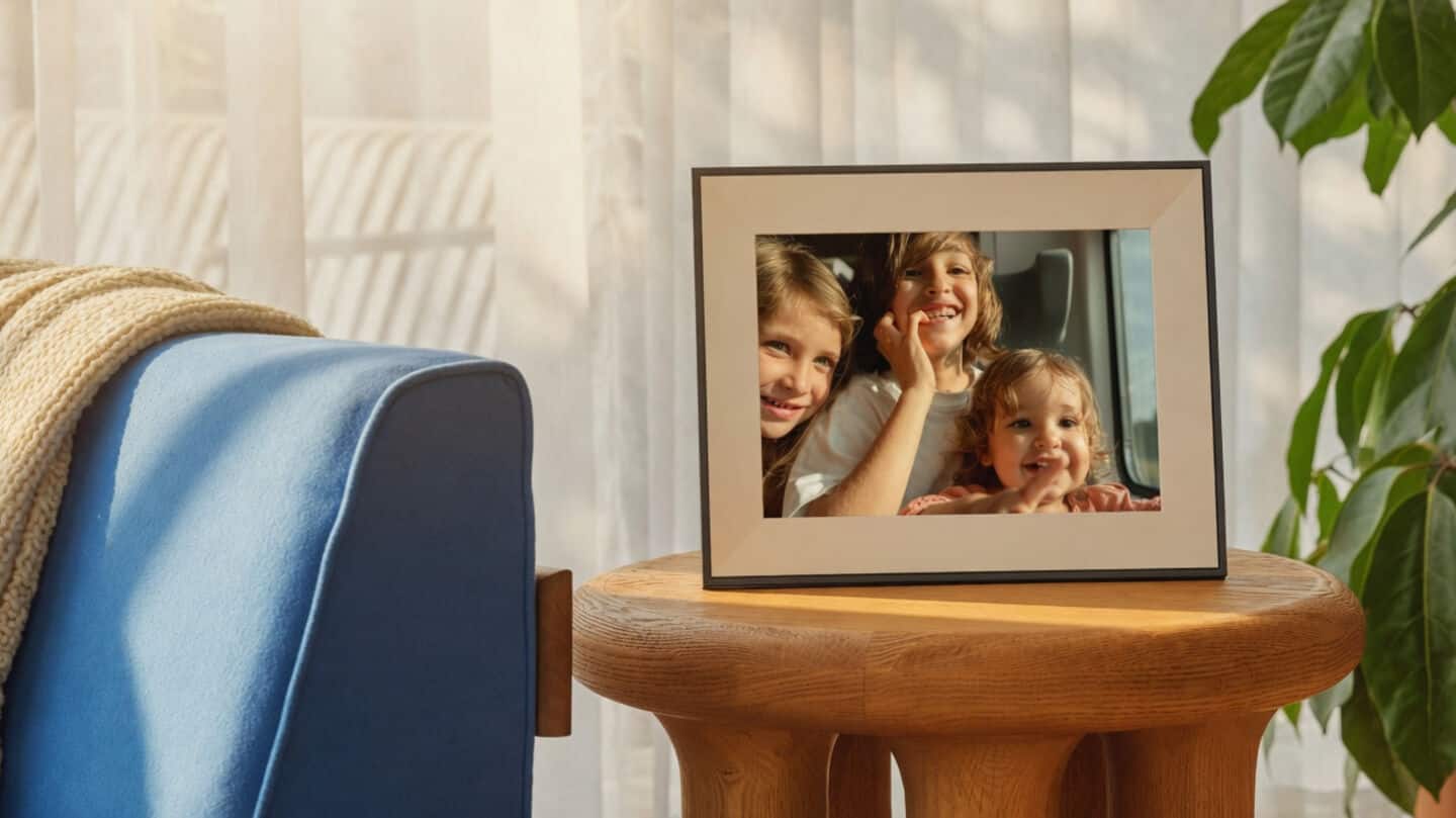 Aura frames regain Google Photos support using Google's Ambient API