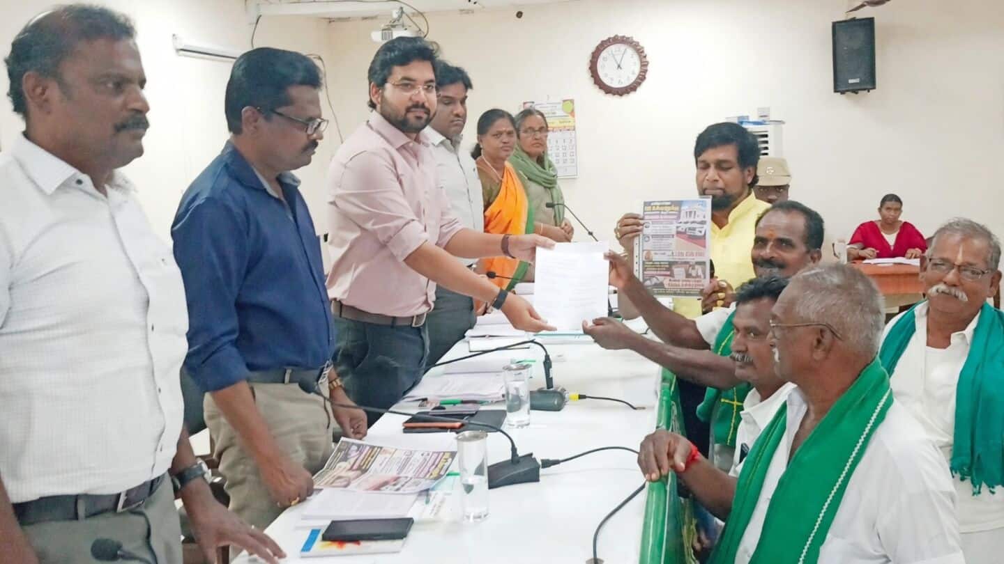 Tenkasi farmers protest ₹219.96cr MLA vehicles, demand crop loan waivers