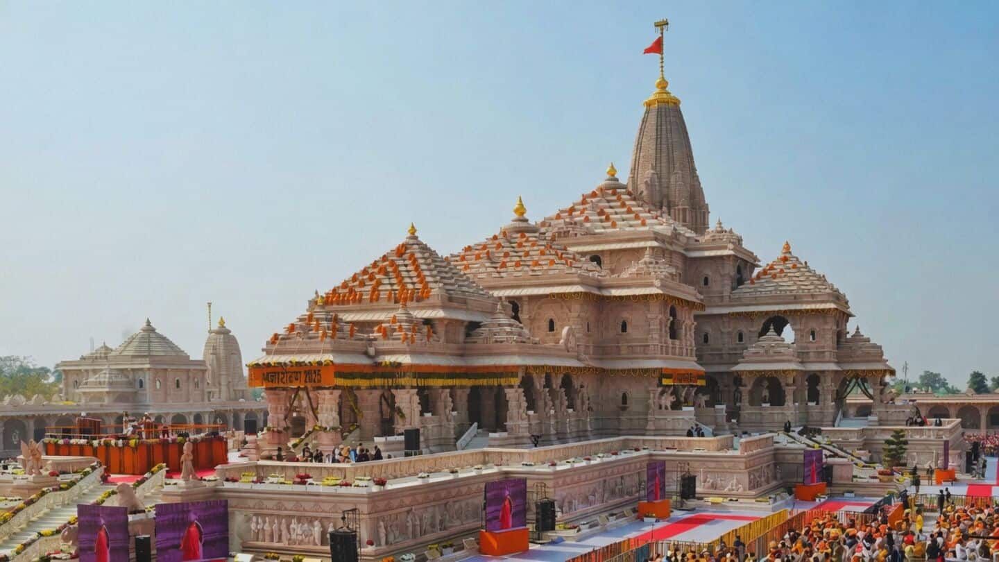 राम मंदिर में दान संभालने वाले 2 दर्जन कर्मचारियों ने दिया इस्तीफा