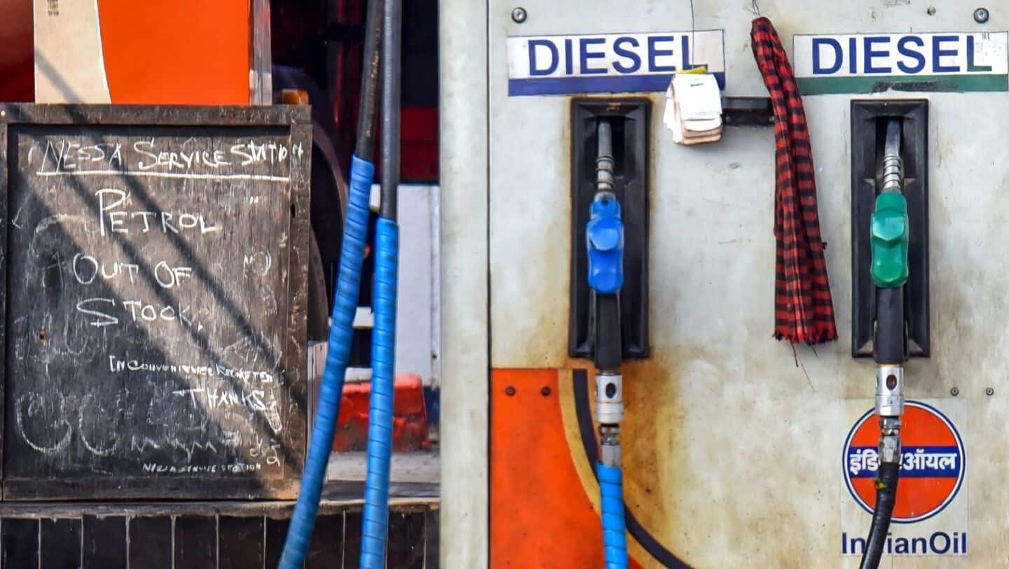 India's petrol and diesel unchanged despite crude falling 10%-12%