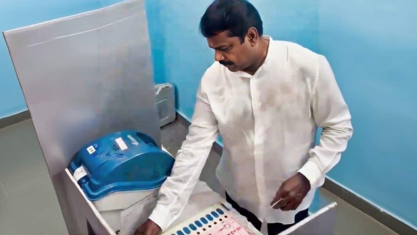 Viral video shows Senthamizan Seeman pressing NTK button on EVM