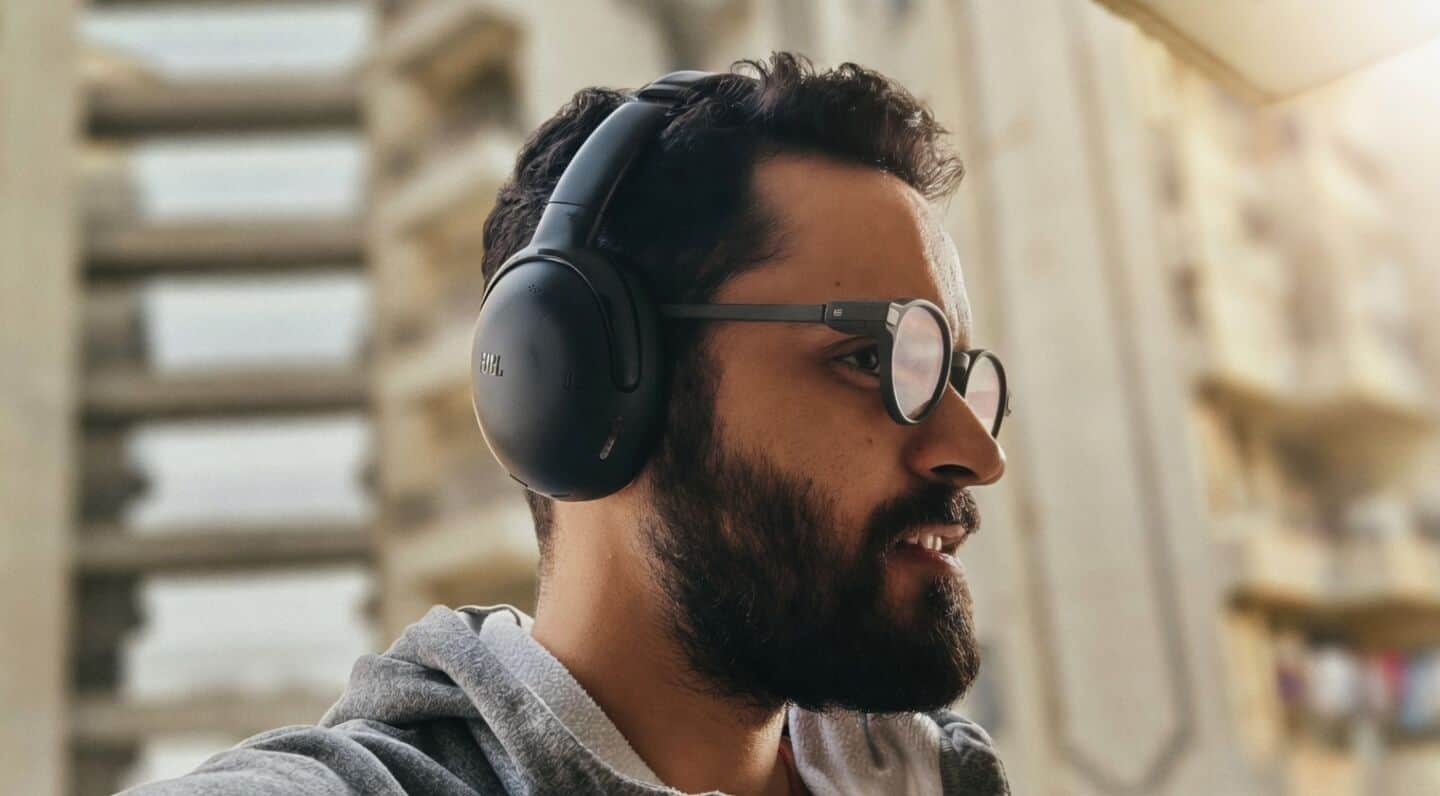 JBL Live 780NC enables Auracast on iPhone via headphones app