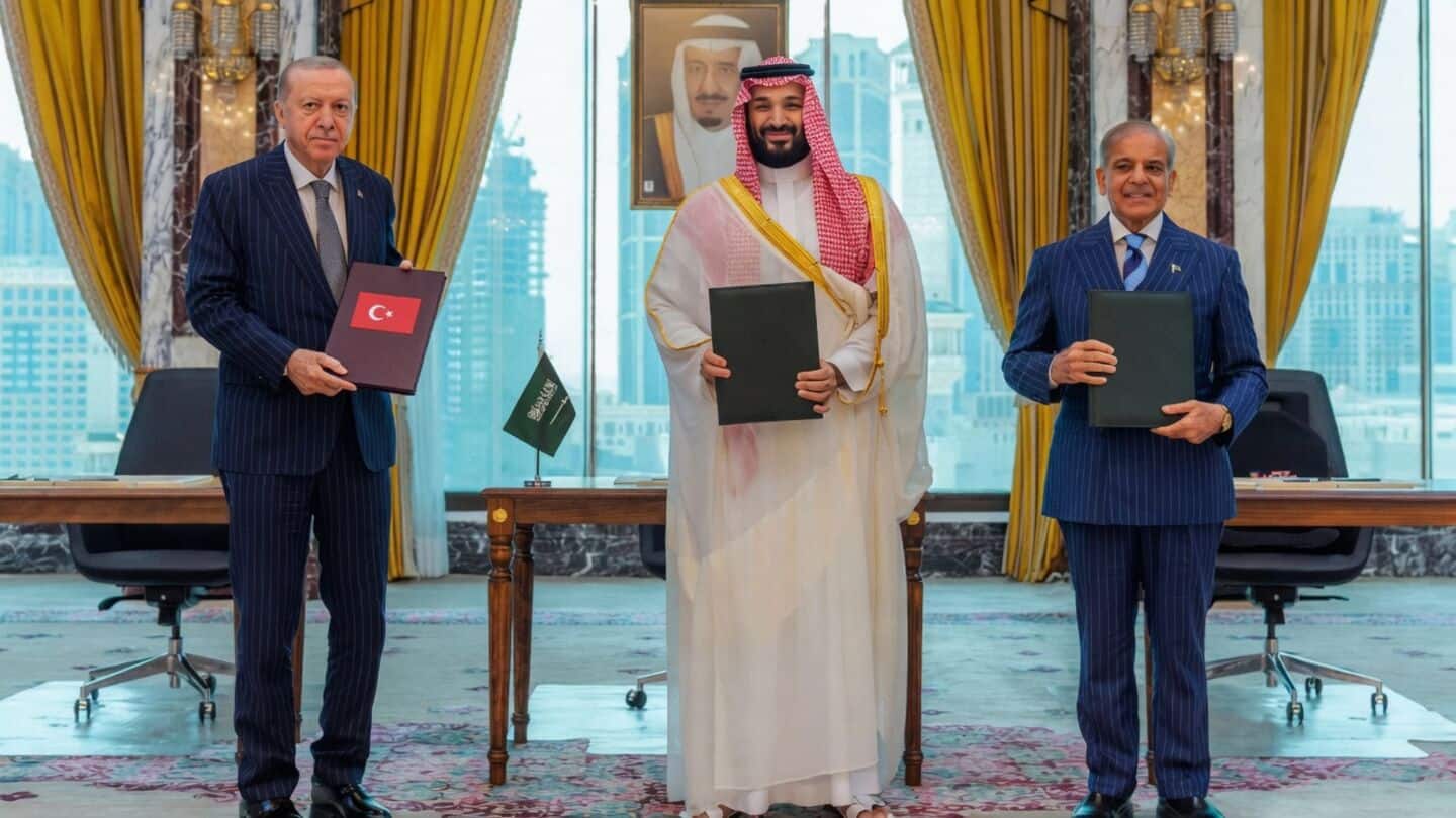 Pakistan, Saudi Arabia, Turkey meet in Riyadh over Houthi attacks