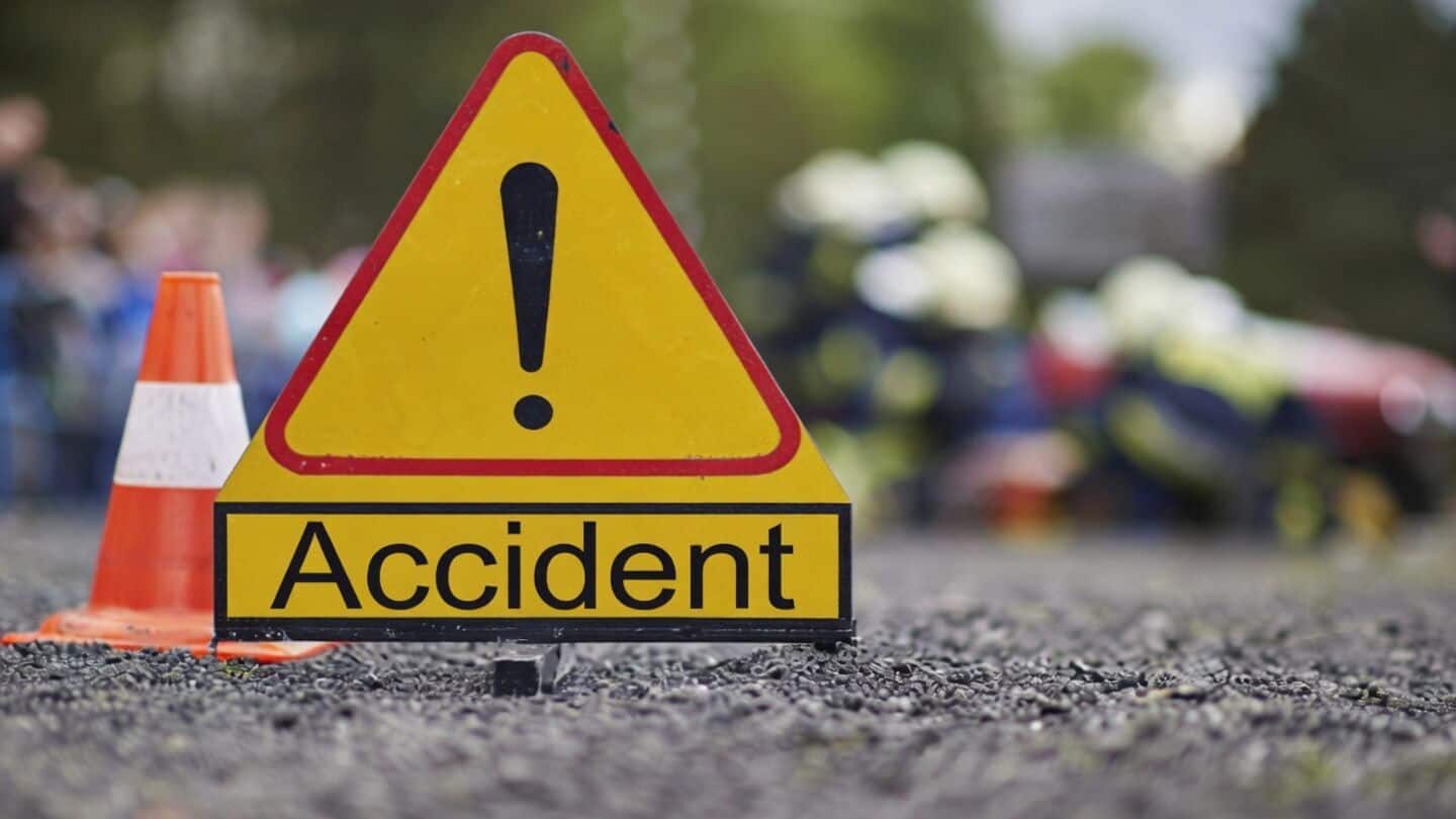 Sarita Vihar truck crash kills 3 and injures 3