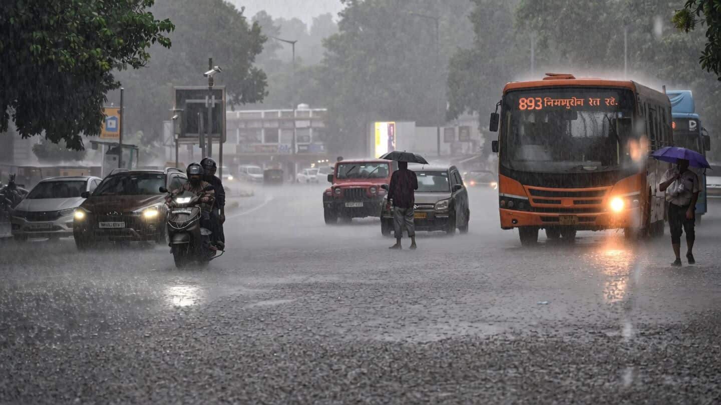 Delhi Noida Gurugram face heavy rain, roads become mini rivers