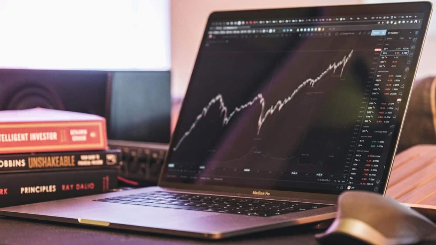 Bitcoin closes above 50-week moving average after 29% surge