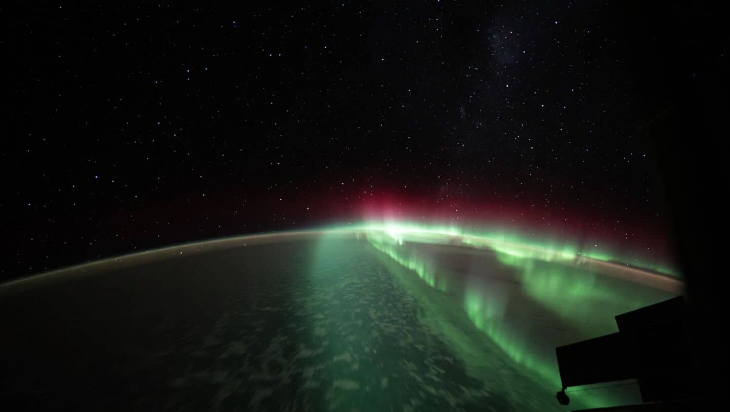 Sophie Adenot on ISS captures aurora australis from 431km