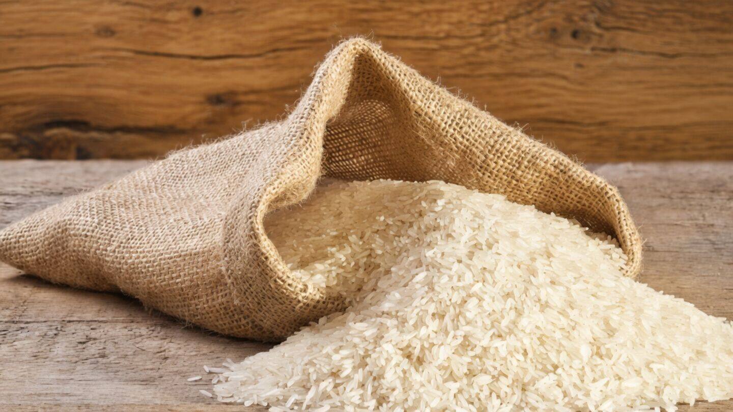 India rice export prices near 1-year high amid poor rainfall