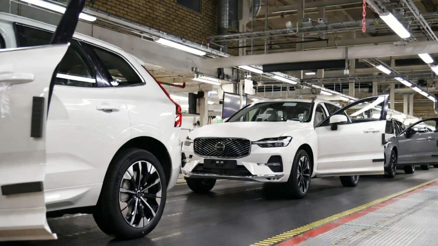 Volvo Cars sales down 6%, revenue drops to $8.05 billion
