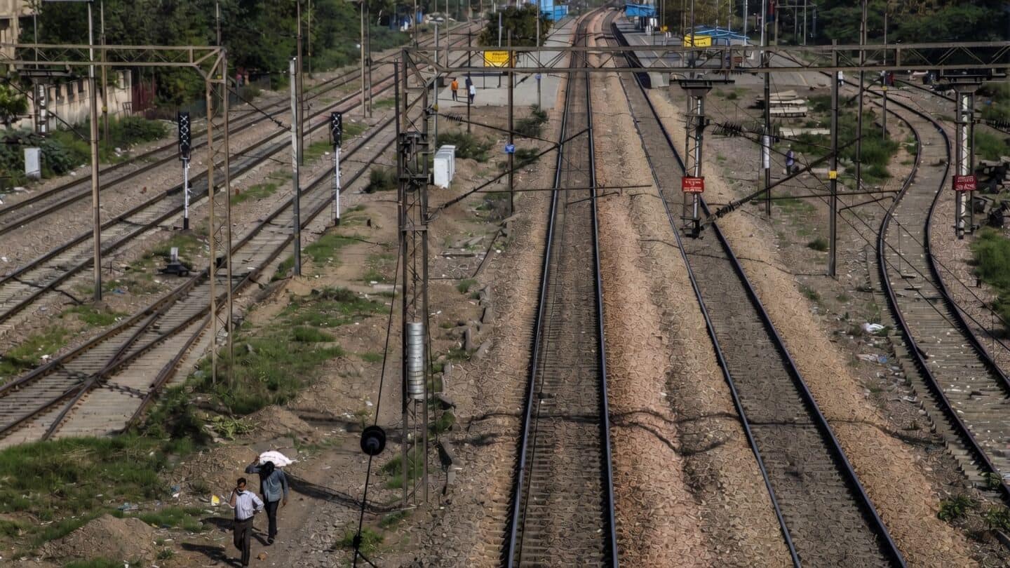 Iran completes 730-kilometer Chabahar-Zahedan railway opening in a few months