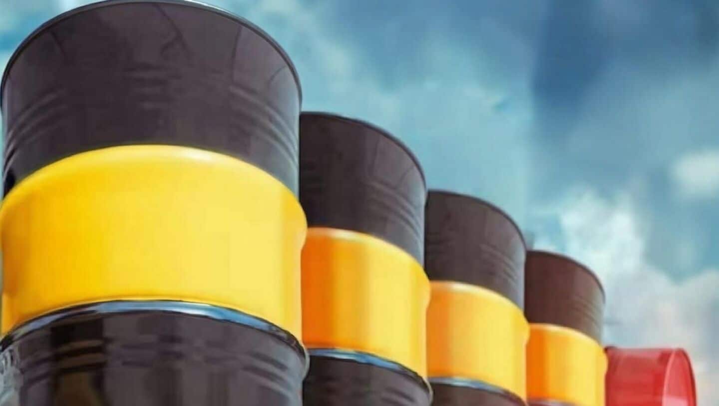 US regulators probe $760 million oil bet before Hormuz shipping announcement