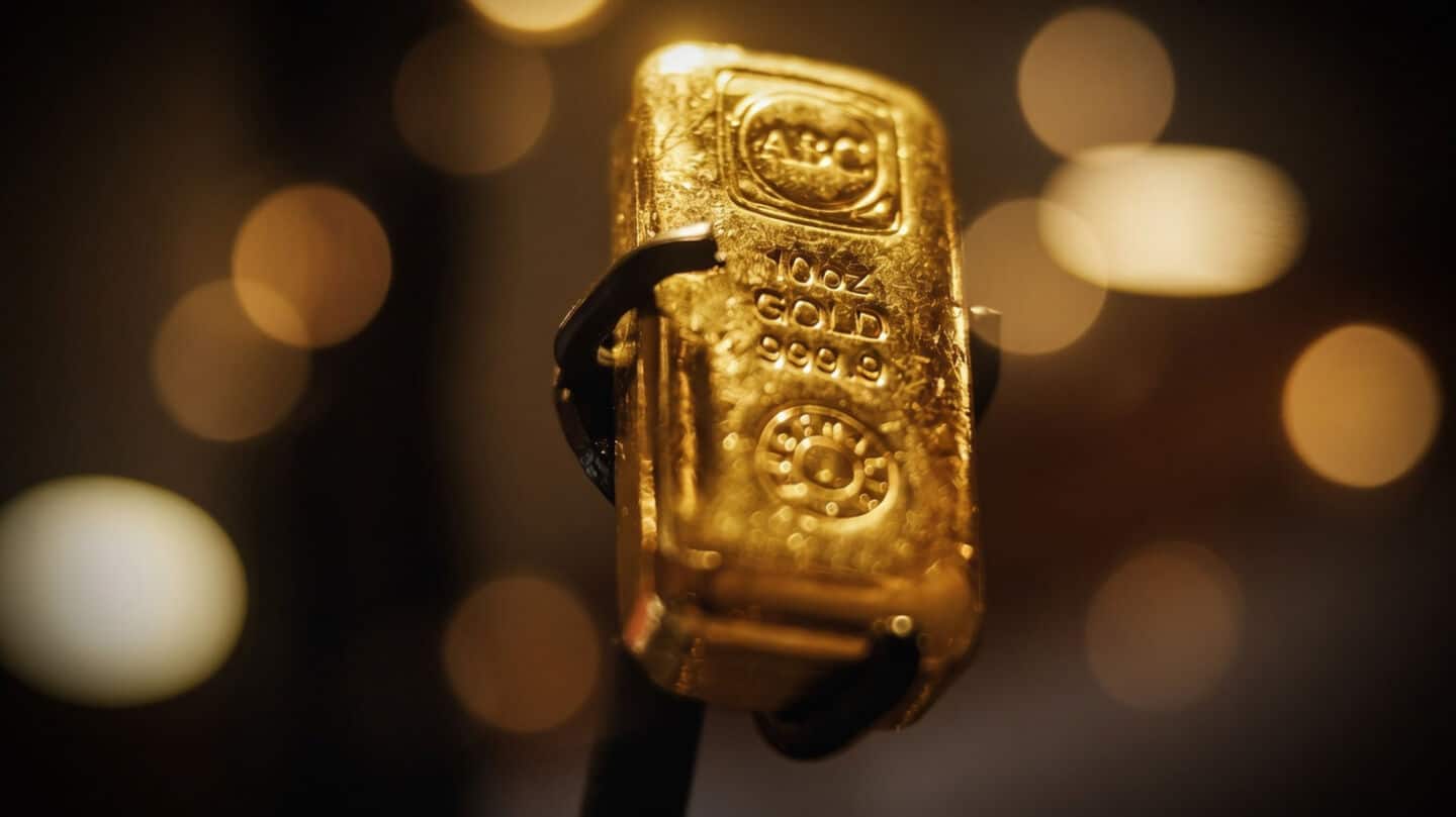 Deutsche Bank cuts gold forecasts amid US interest rate concerns