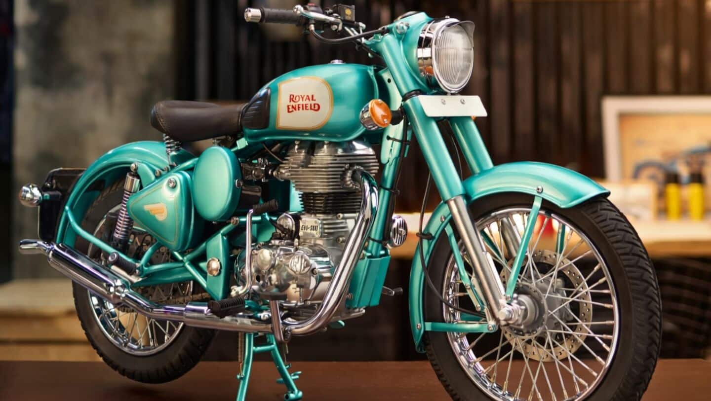 Royal Enfield adds 2 new shades to 1:3-scale Classic 500