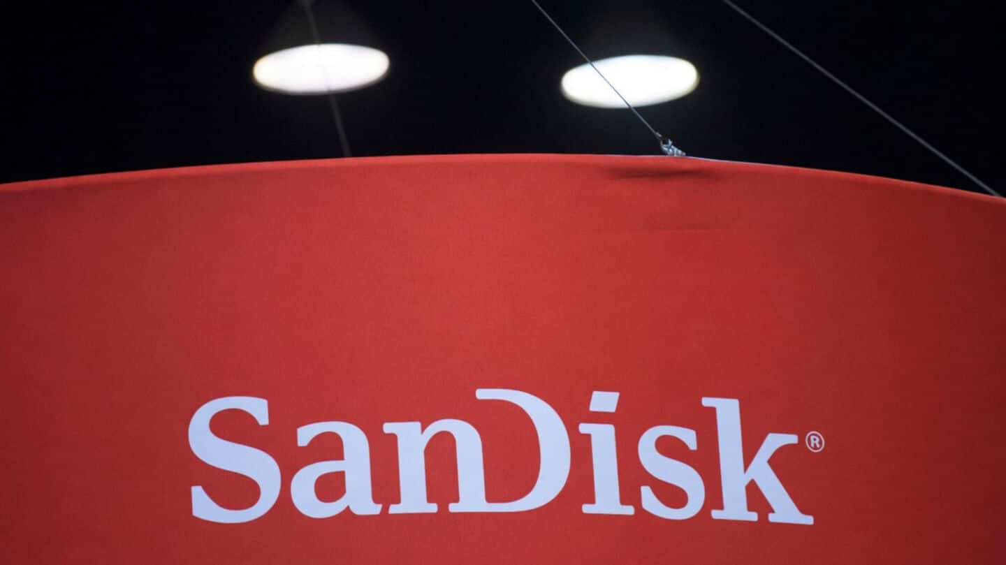 Sandisk forecasts Q1 revenue on generative AI memory chip demand