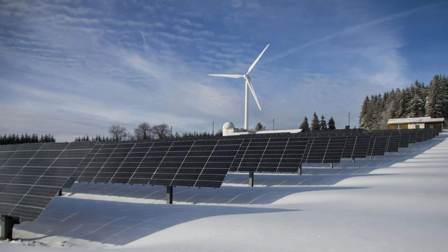 India crosses 300.50 GW non-fossil capacity, solar 164.59 GW