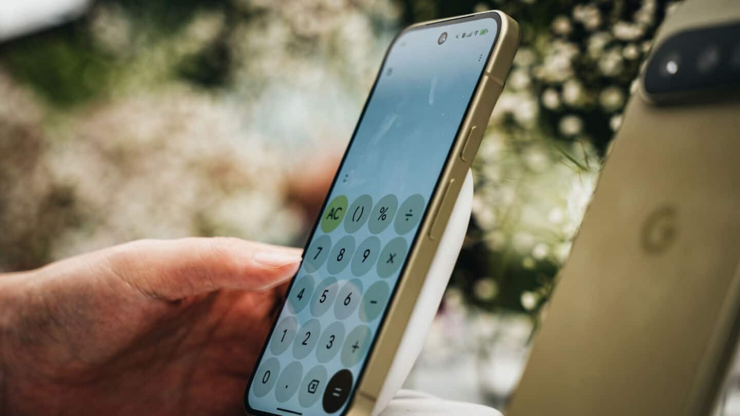 Google Calculator icon redesigned with soft gradients and rounded buttons