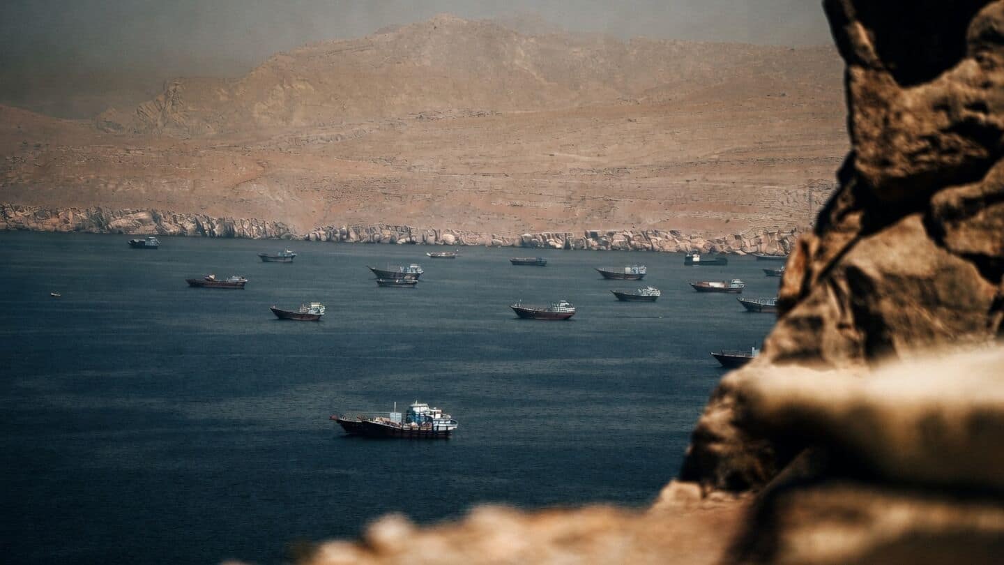 Shipping through Strait of Hormuz drops to 3.1 ships daily