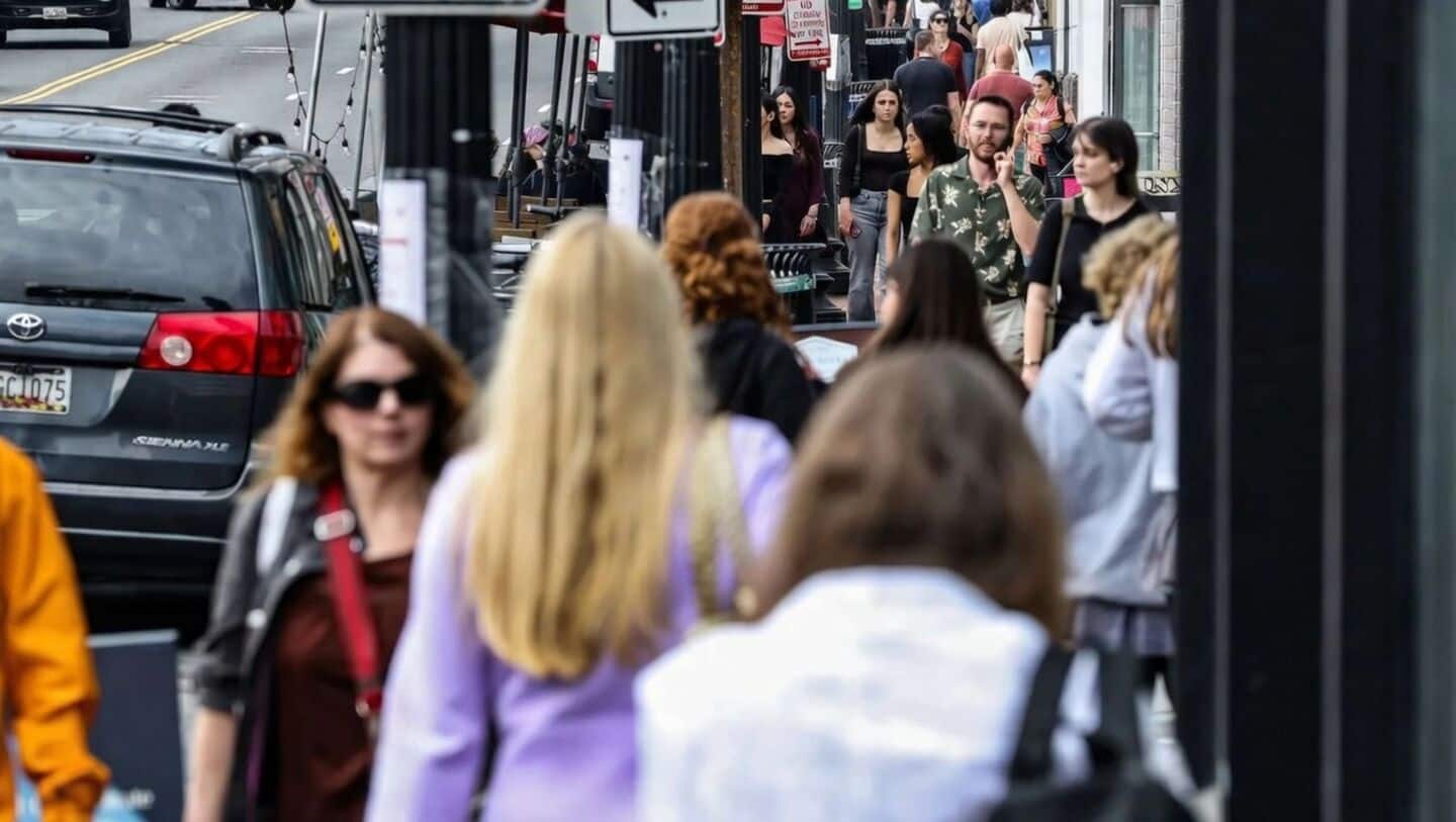 US consumer sentiment falls to June 2022 low amid inflation