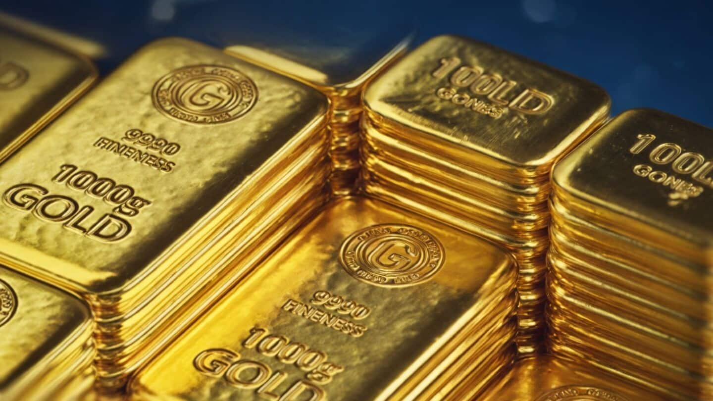 Gold rebounds to $4,023.77 as markets await interest rate signals