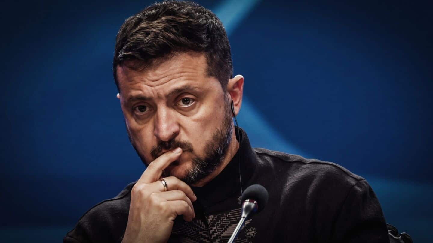 Ukrainian President Volodymyr Zelenskyy warns of possible massive Russian attack