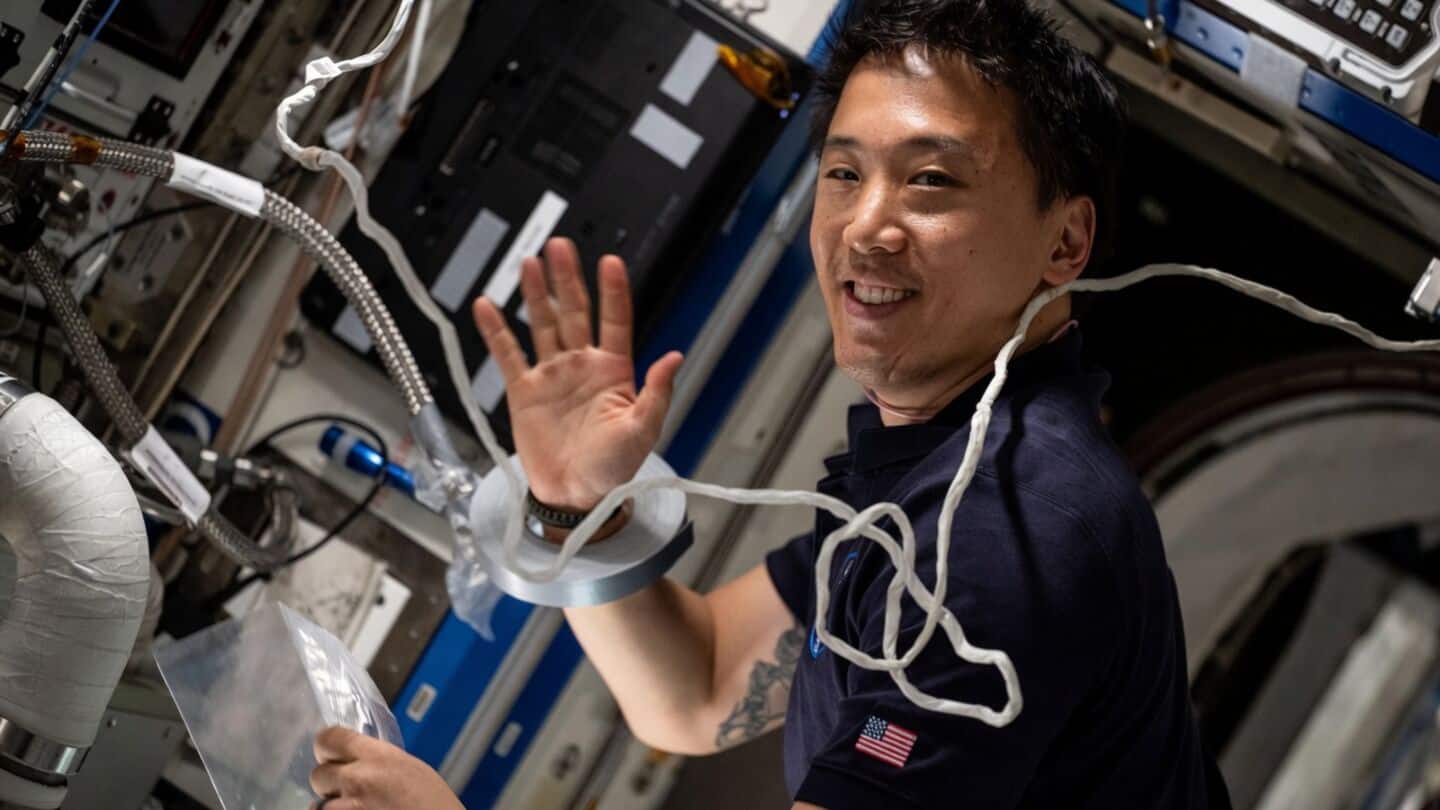 Jonny Kim leaves NASA to return to naval aviation training