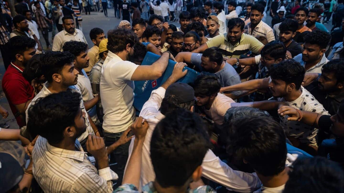 Crowd robs pizza worker near Jantar Mantar in New Delhi