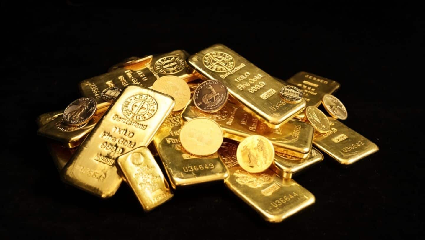 Gold rises as investors await US and Chinese leaders' meeting