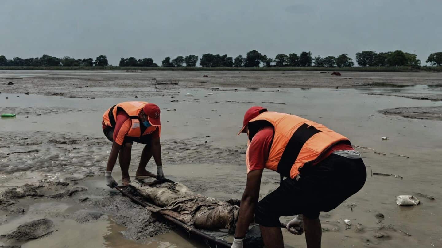 Himalayan collapse sparks flood killing 130-plus in Nepal and India