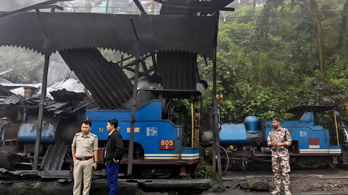 Heavy rain injures 8 railway workers, disrupts West Bengal