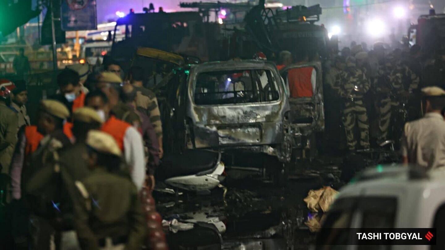 Delhi: Car bomb blast near Red Fort metro station, 10 dead