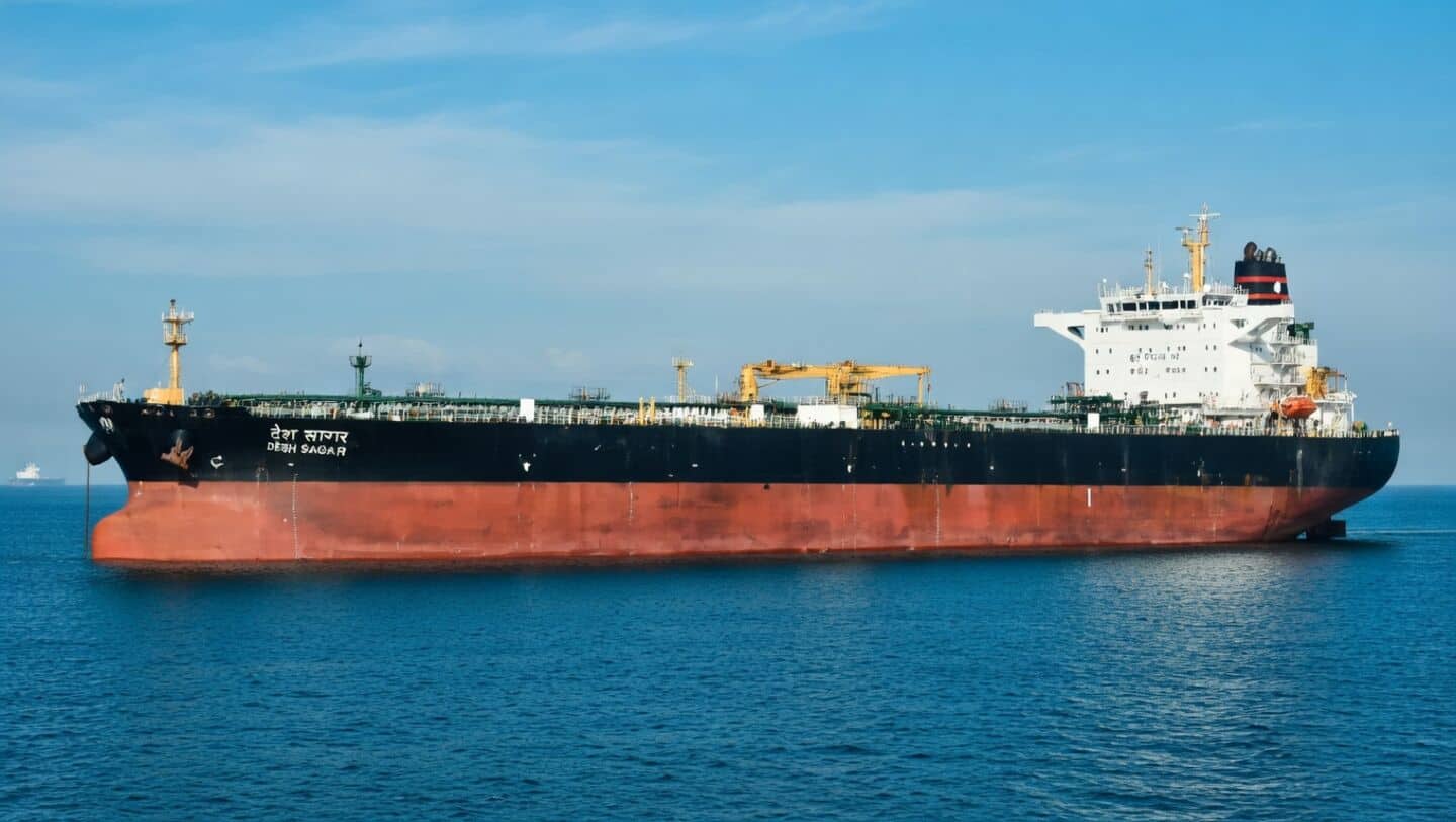 Gulf storage falls as 710,000 bpd transit Strait of Hormuz