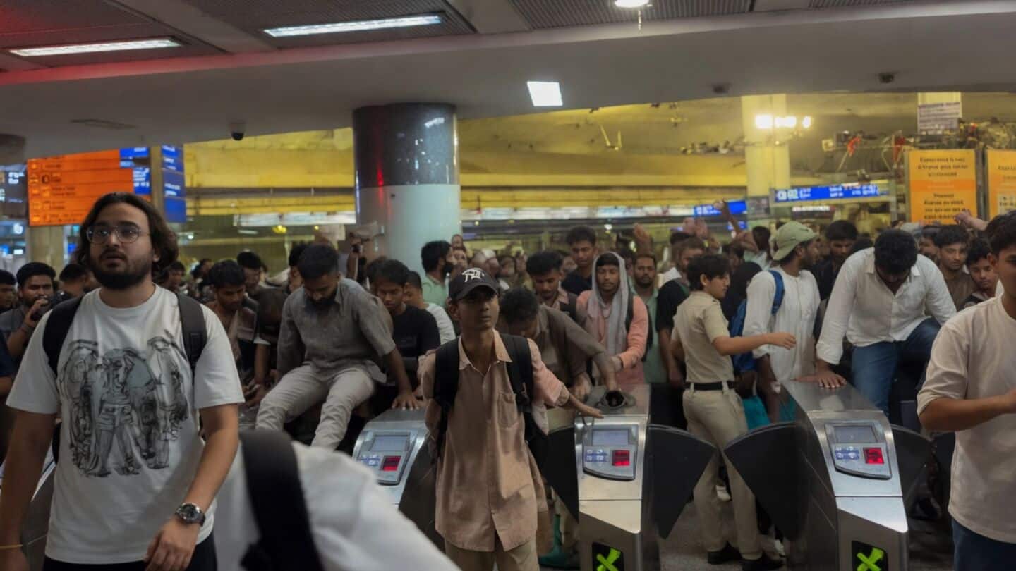 Cockroach Janta Party 'Chalo Sansad' march disrupts Delhi Metro service