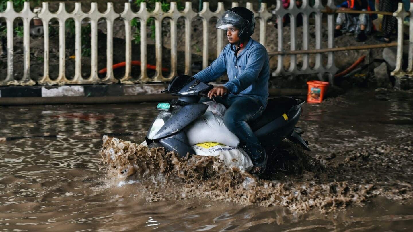 Delhi and NCR see season's heaviest rain, slow moving traffic